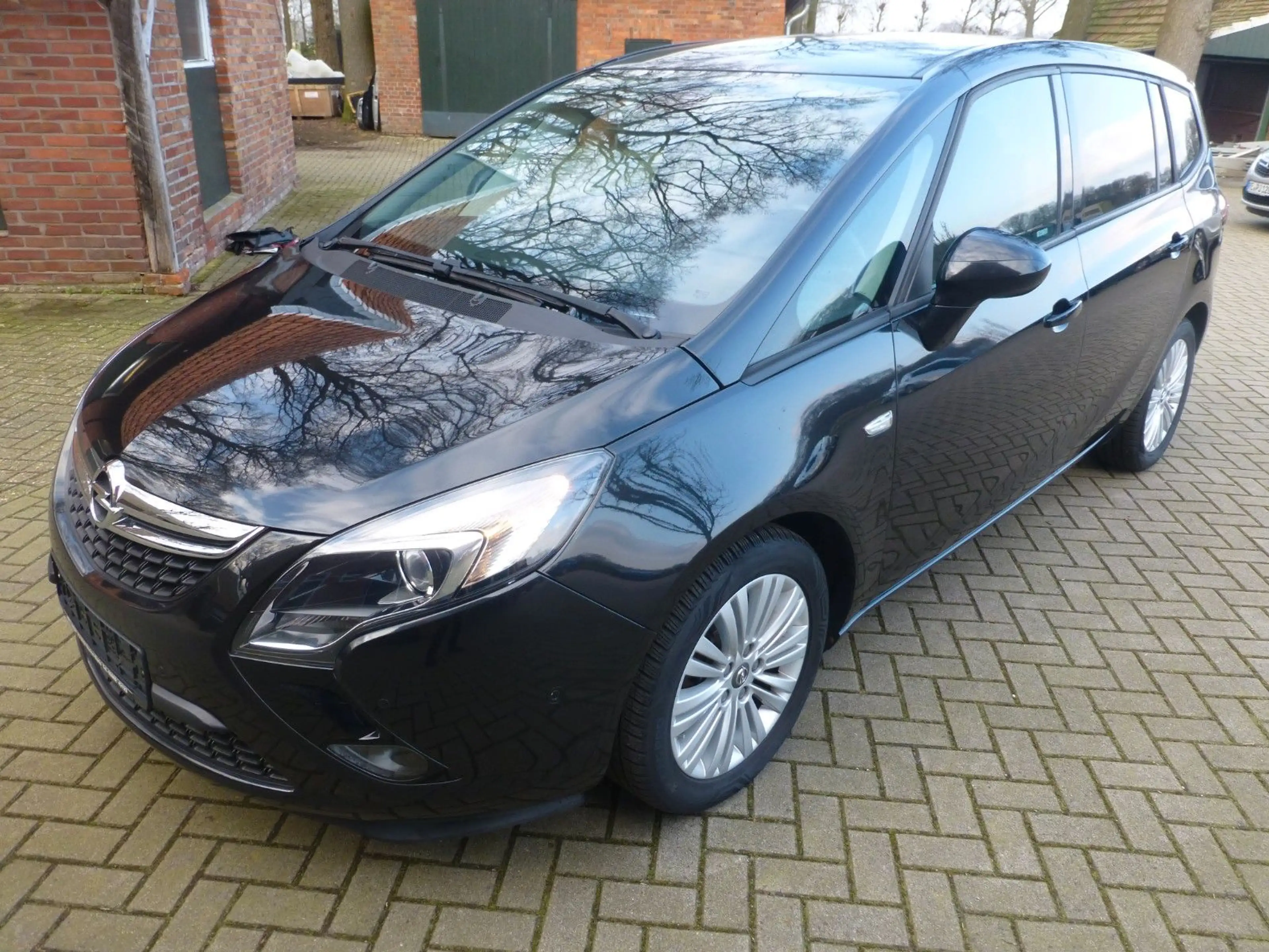 Opel Zafira Tourer — photo 2
