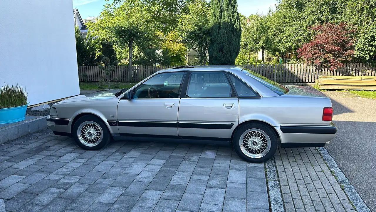 Audi V8