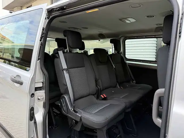 Ford Transit Custom view 8