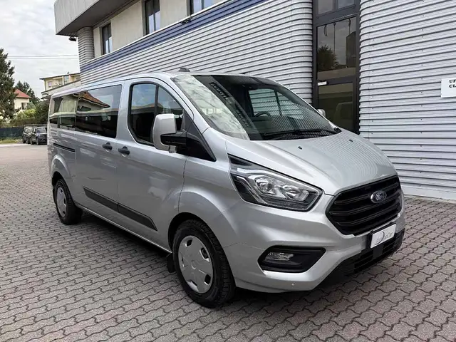 Ford Transit Custom view 2