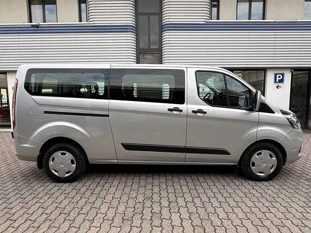 Ford Transit Custom view 3