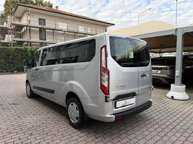 Ford Transit Custom view 6