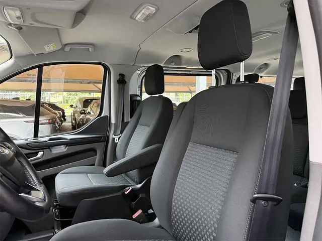 Ford Transit Custom view 10