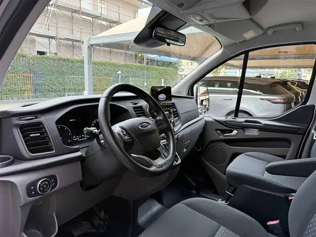 Ford Transit Custom view 9