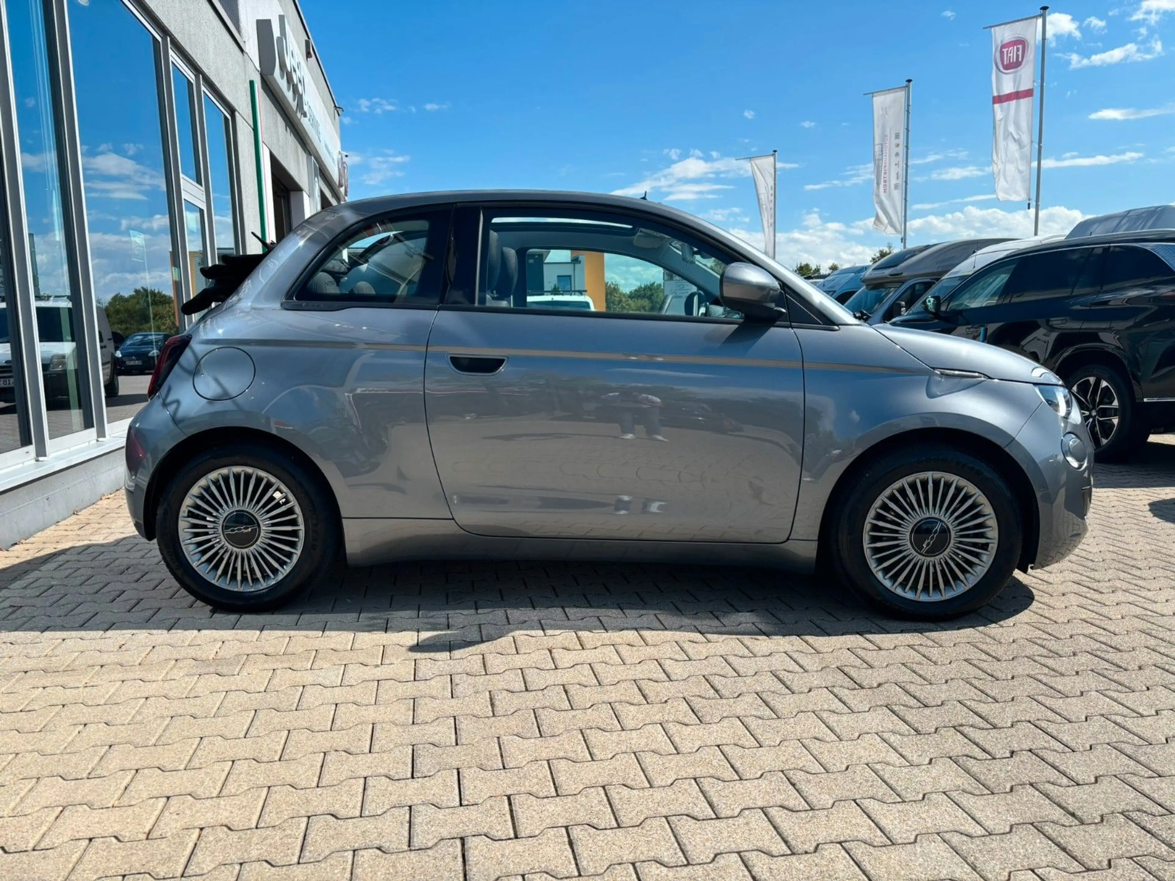 Fiat 500e Cabrio ICON MY23 42kWh — photo 4