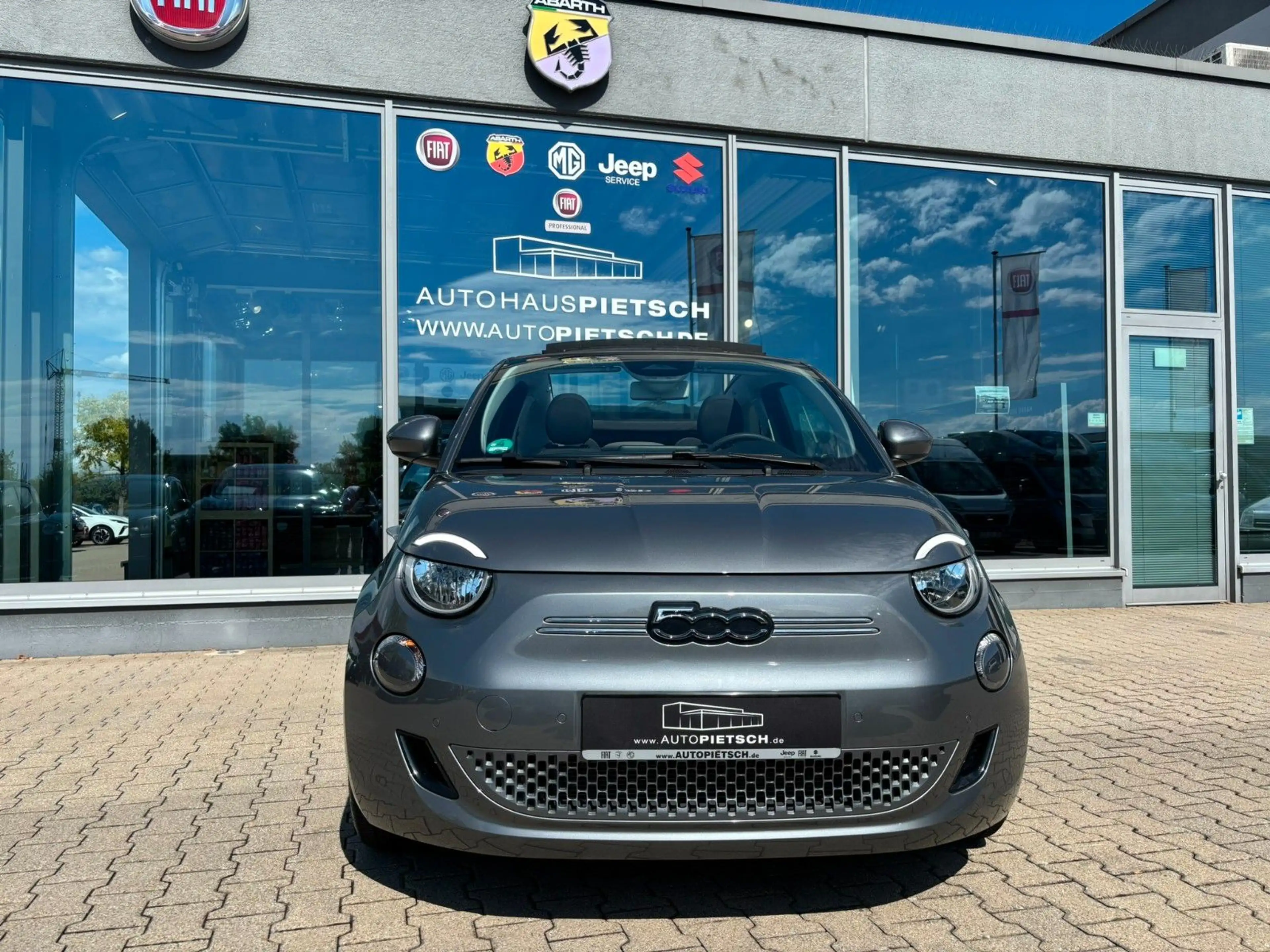 Fiat 500e Cabrio ICON MY23 42kWh — photo 2