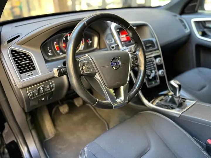 Volvo XC60 D3 Momentum 2017, foto 23
