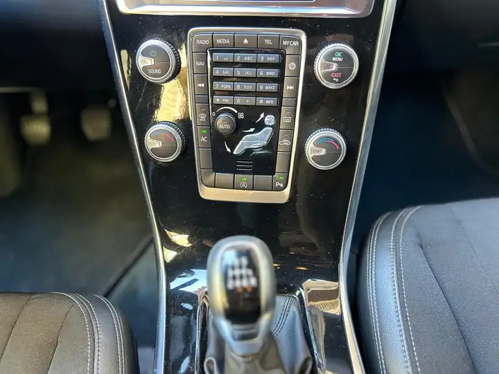 Volvo XC60 D3 Momentum 2017, foto 33