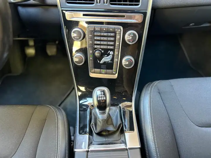 Volvo XC60 D3 Momentum 2017, foto 38
