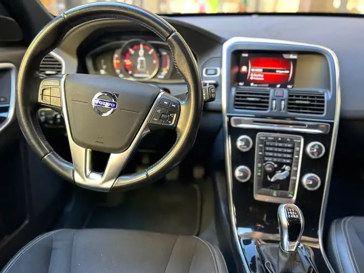 Volvo XC60 D3 Momentum 2017, foto 22