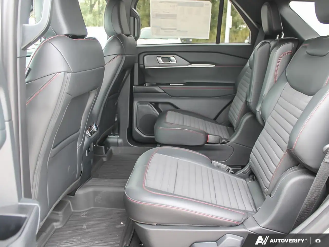 Ford Explorer снимка Ford Explorer