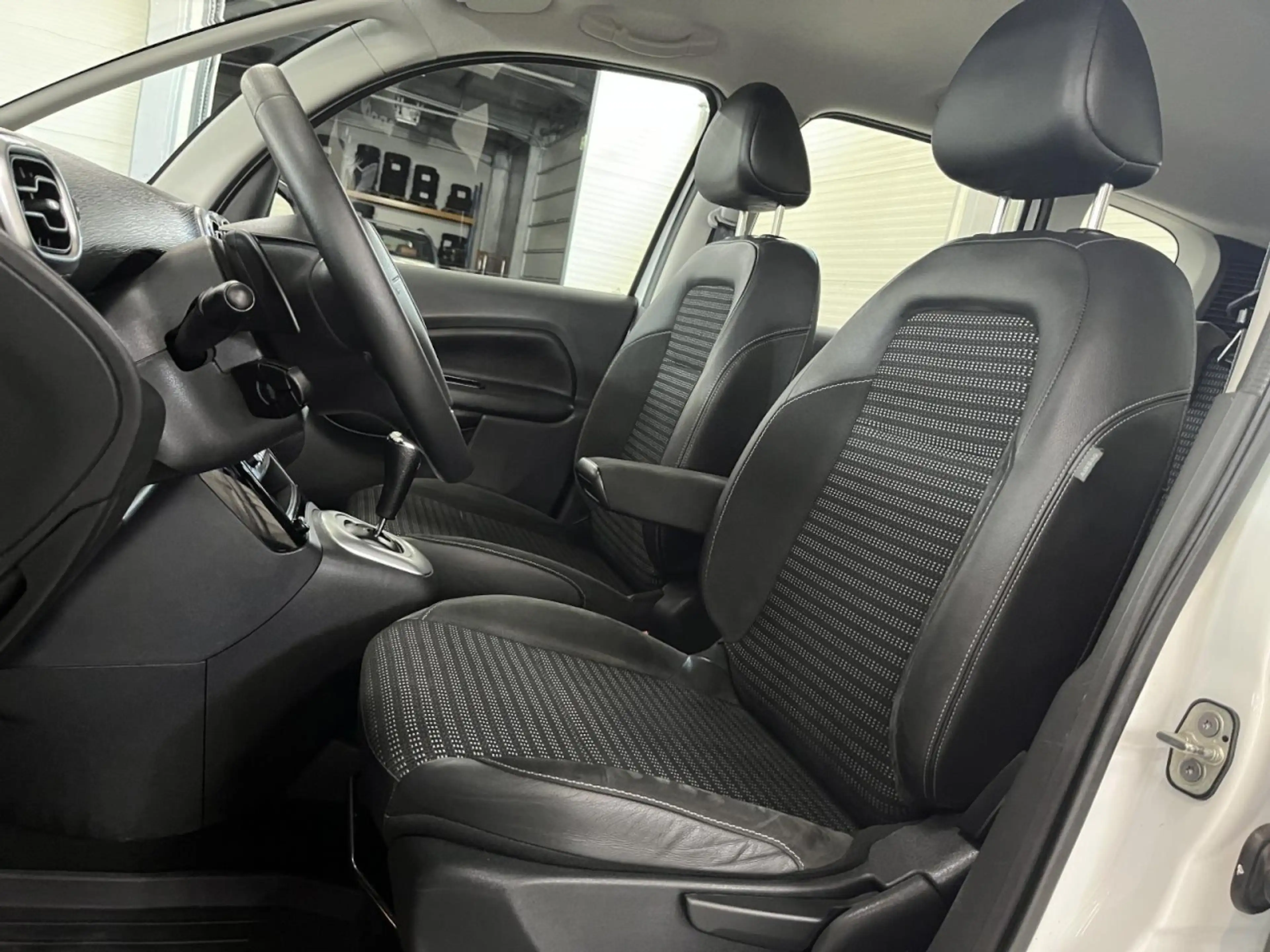 Citroen C3 Picasso EXCLUSIVE 1.6 120 PS AUTOMATIK SCHLATWIPPEN KLIMA — photo 12