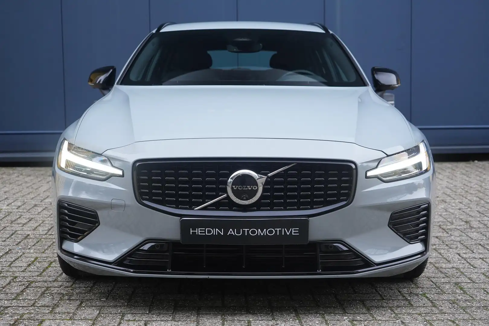 Volvo V60 2.0 T6 Plug-in hybrid AWD Plus Dark | Pilot assist Gris - 2