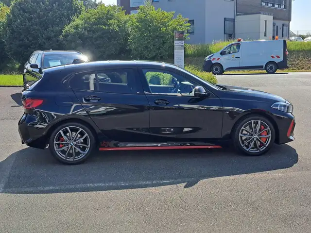 BMW 1 Series view 8