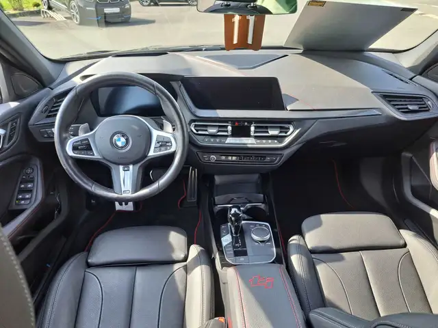 BMW 1 Series view 14