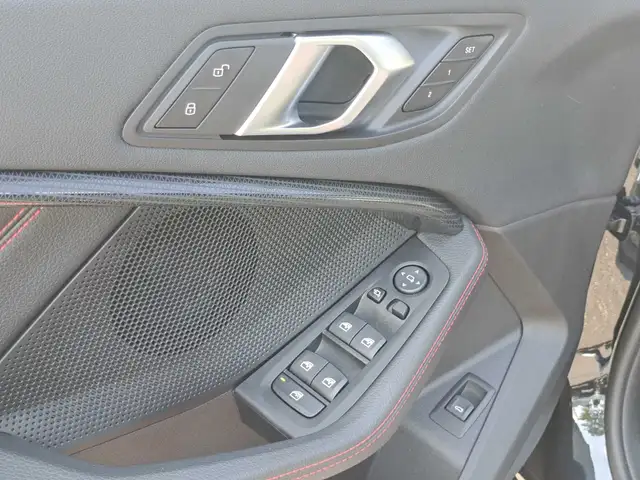 BMW 1 Series view 15