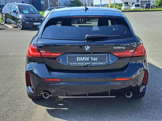 BMW 1 Series view 9