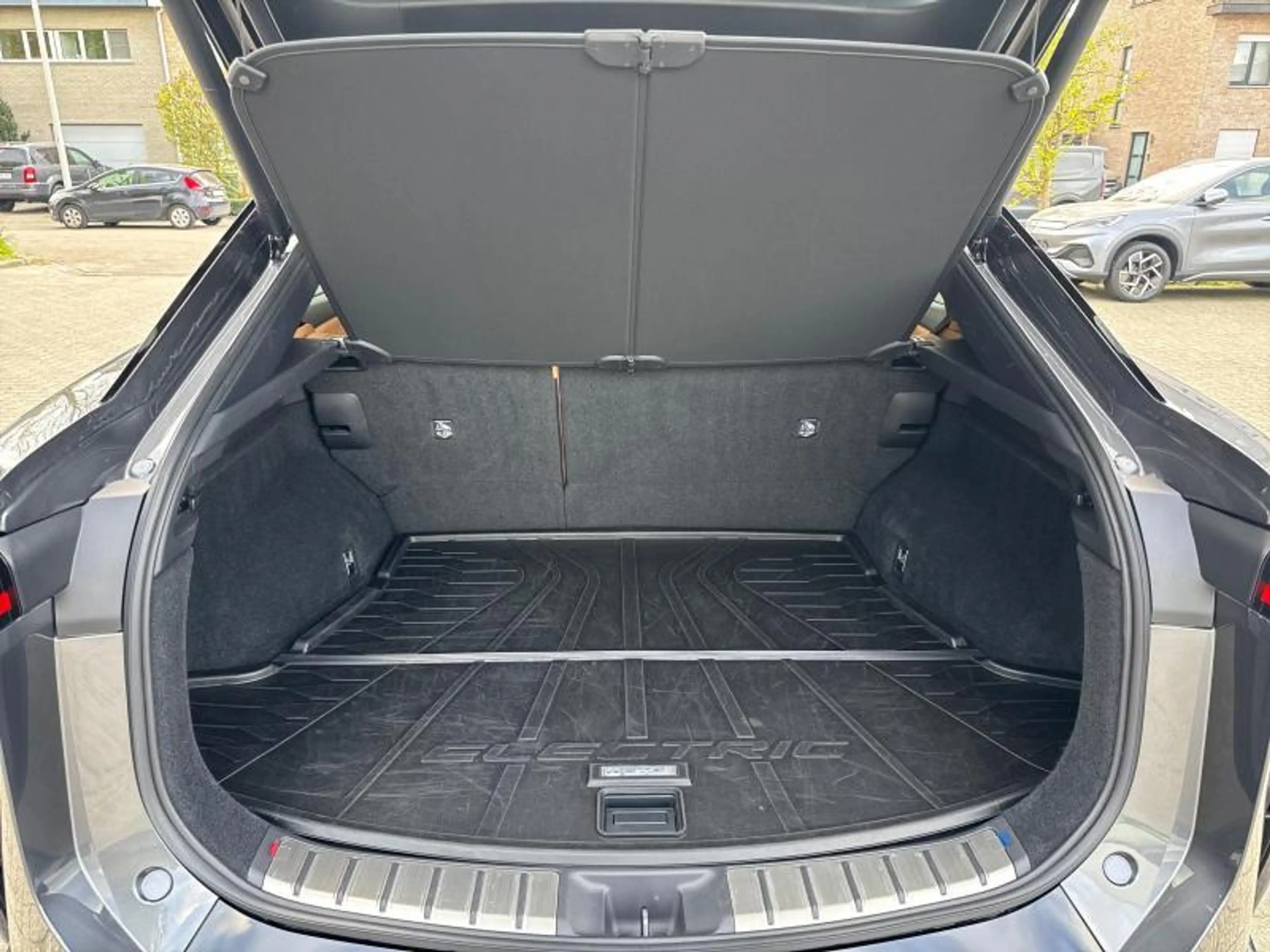 Lexus RZ Privilege Line + Pano — photo 9