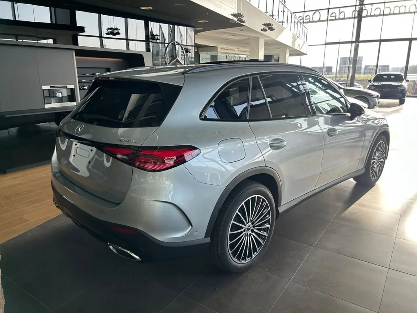 Mercedes-Benz GLC 200 4MATIC Plateado - 2