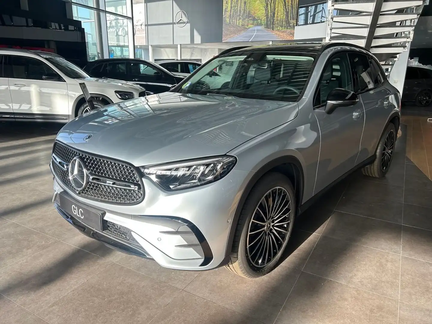 Mercedes-Benz GLC 200 4MATIC Plateado - 1