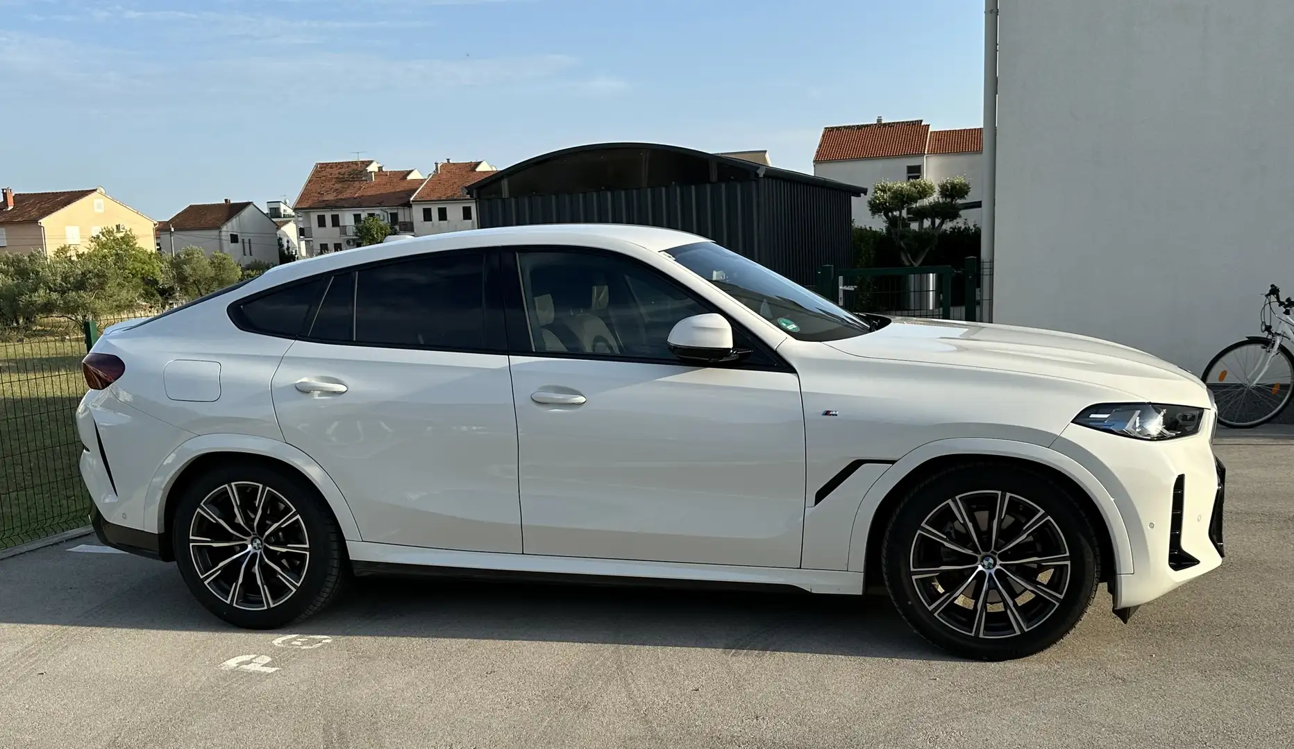 BMW X6 xDrive30d 48V Aut., Luftfederung, Sitzmassage Weiß - 2