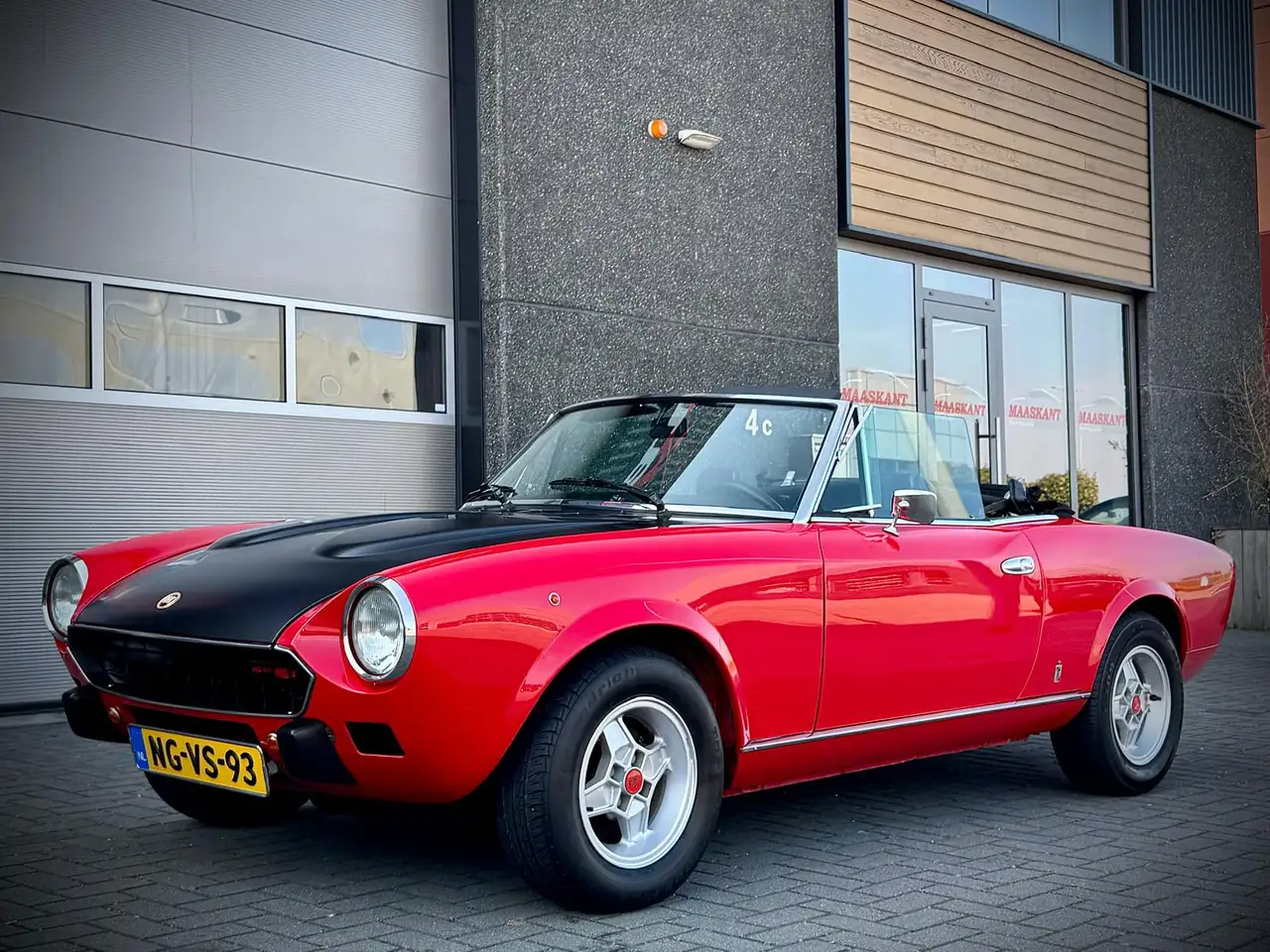 Fiat 124 Spider 2.0 / CS2 / Carburetor / Abarth look / FROM LONGTE, foto 3
