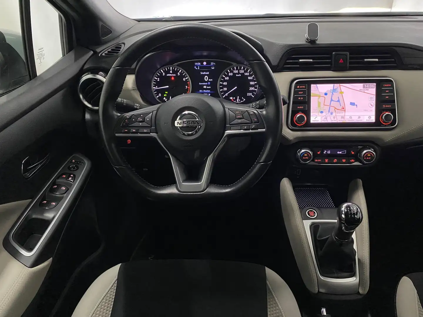 Nissan Micra 1.0 IG-T Tekna Grijs - 2