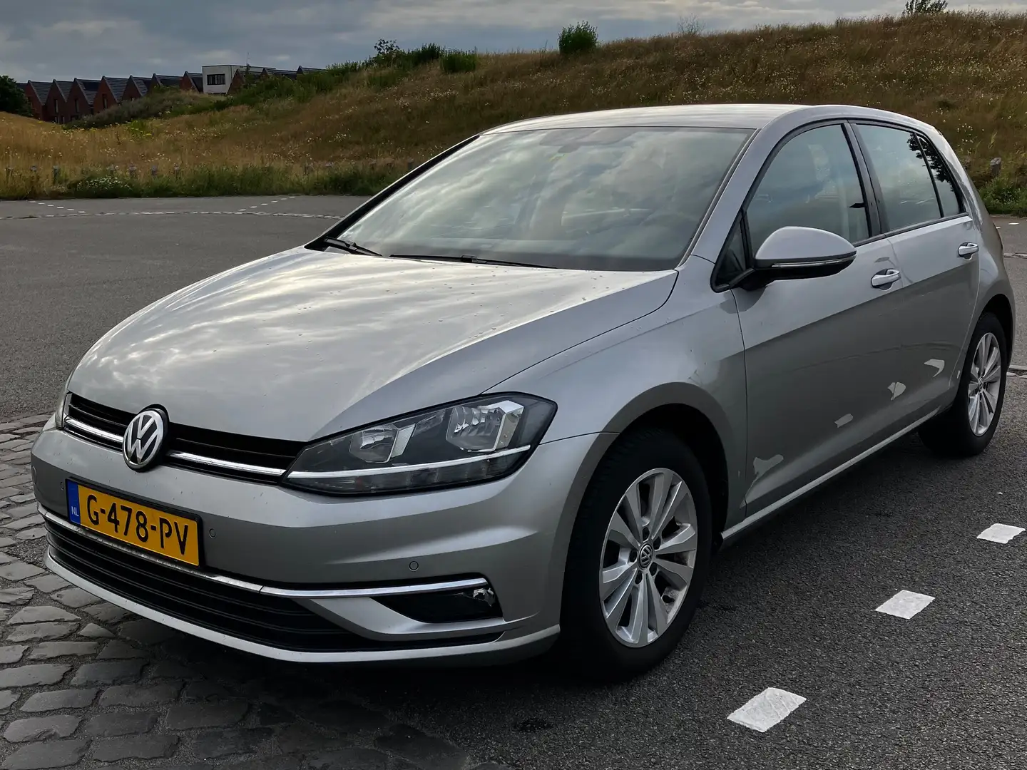 Volkswagen Golf Golf 1.0 TSI 115pk 7-DSG 5D 2019 Grijs Grijs - 2