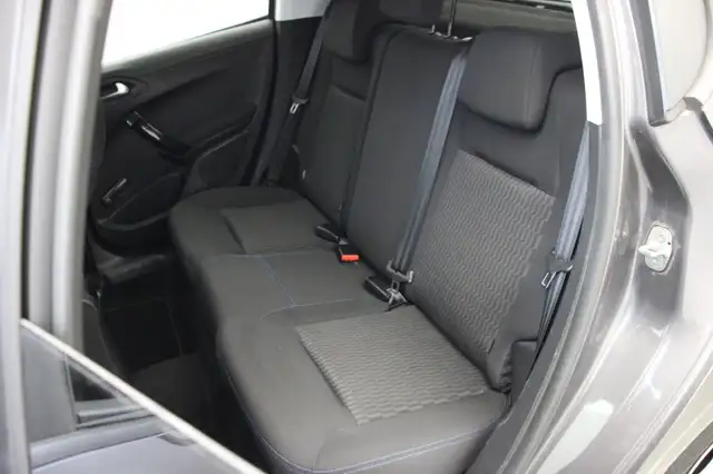 Peugeot 208 view 10