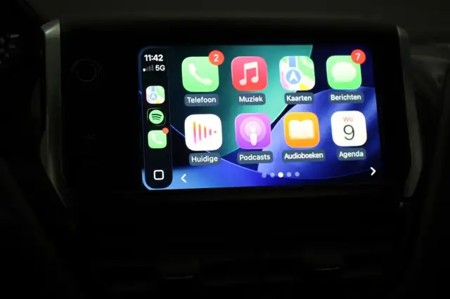 Peugeot 208 view 5