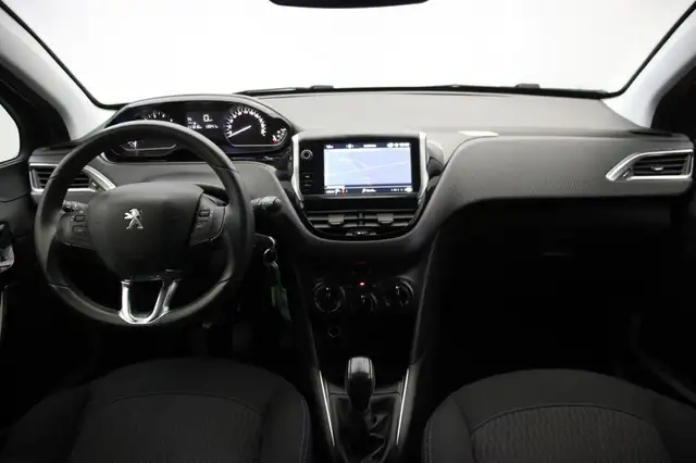 Peugeot 208 view 2