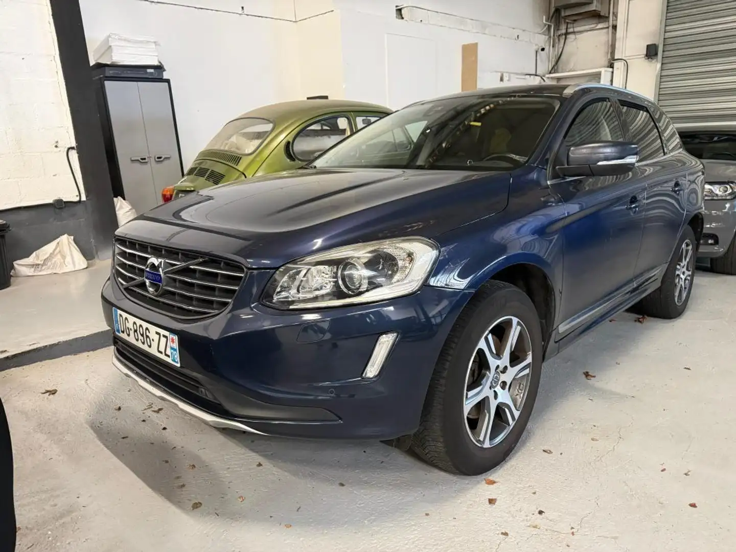 Volvo XC60 D4 181ch R-Design Geartronic Gris - 1