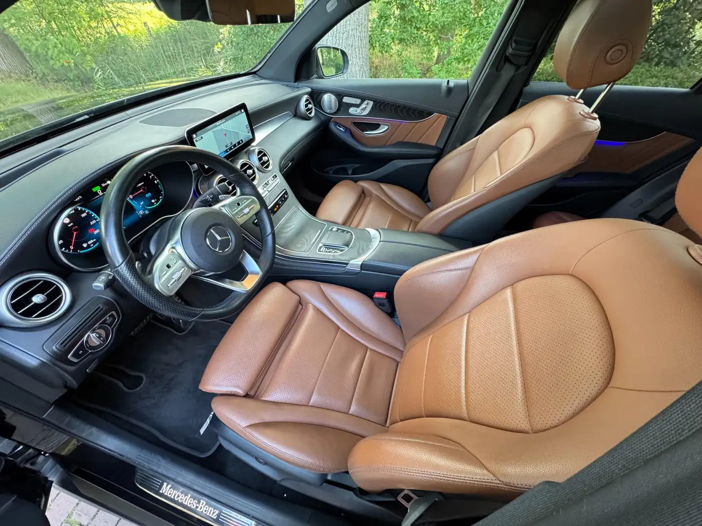 Mercedes-Benz GLC 300 300e 4MATIC AMG Premium Plus|Pano|Burmester|Sfeerv Zwart - 2