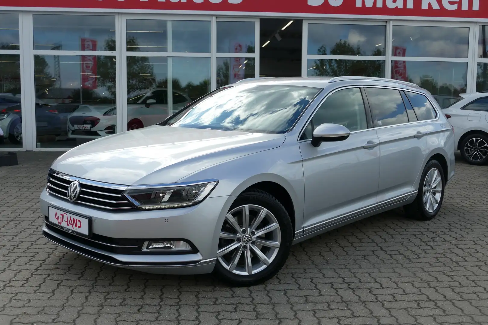 Volkswagen Passat Variant 2.0 TDI Highline DSG LED Navi ACC Argent - 2