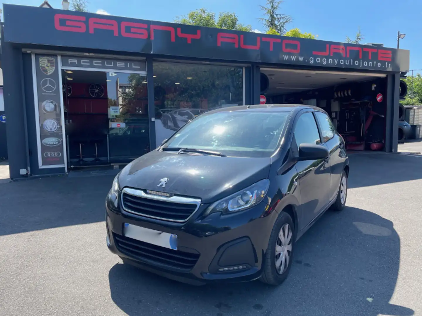 Peugeot 108 VTI 72 LIKE S\u0026S 85G 5P 23 000 km - 1