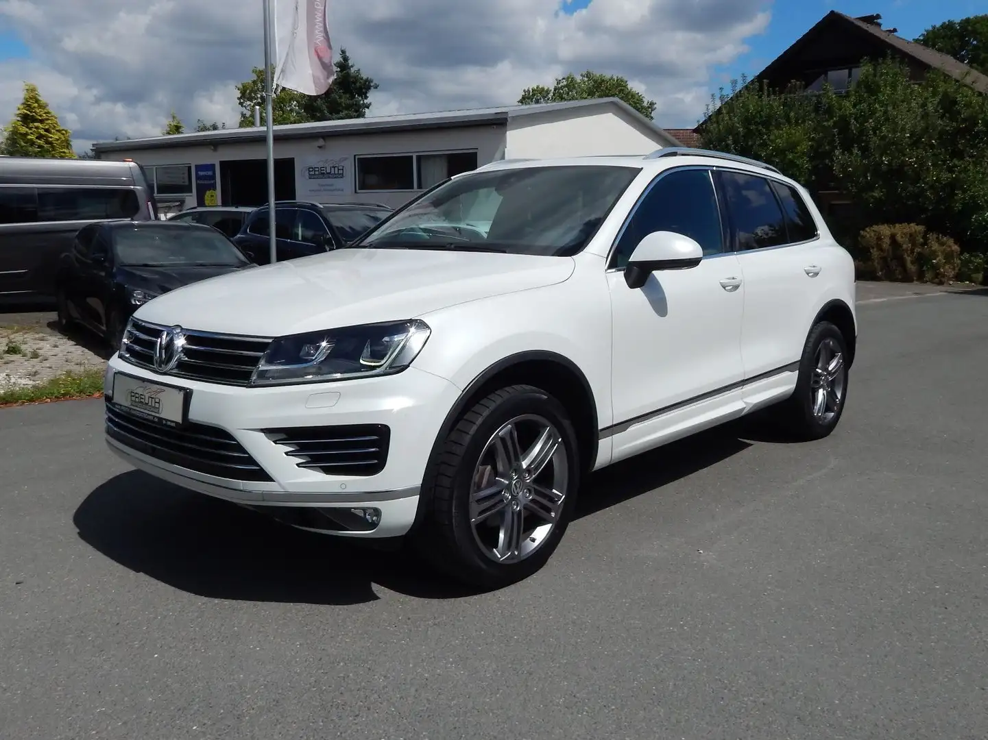 Volkswagen Touareg 3.0 TDI R-LINE 360°~ACC~NAVI~AHK~SIDE~ bijela - 1