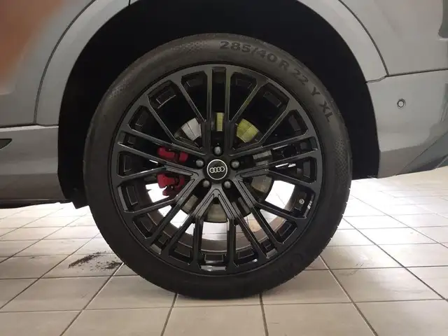 Audi Q8 view 11