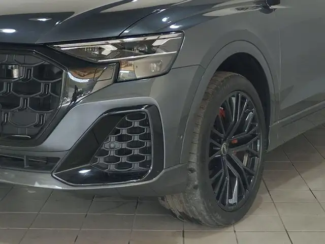 Audi Q8 view 6
