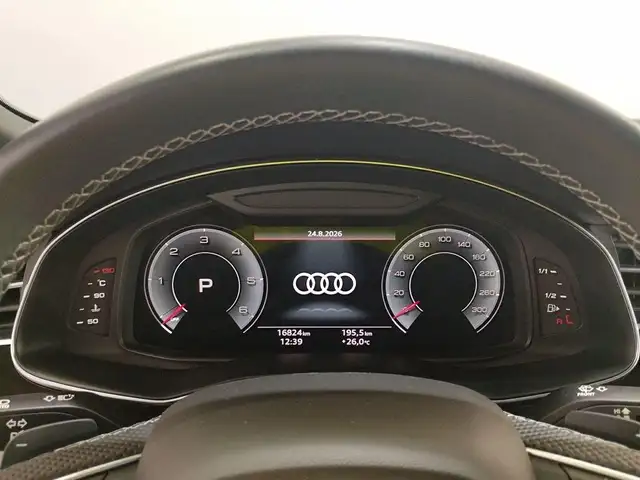 Audi Q8 view 13