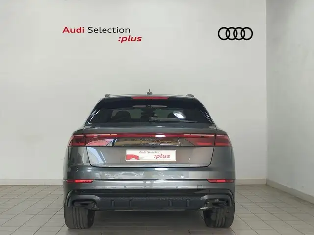 Audi Q8 view 5
