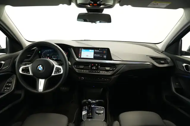 BMW 1 Series view 6