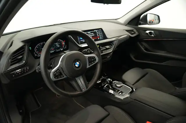 BMW 1 Series view 5