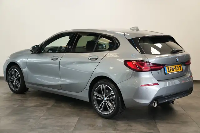 BMW 1 Series view 3