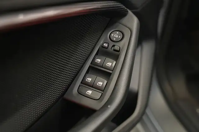 BMW 1 Series view 12