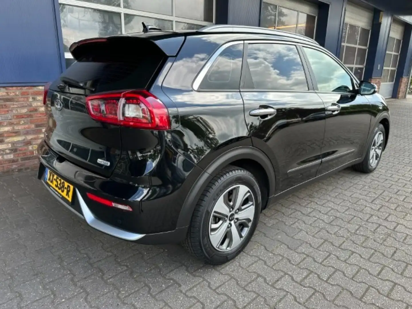 Kia Niro 1.6 GDI H. EXECUT.L  CAMERA.  ALL.IN. Zwart - 2