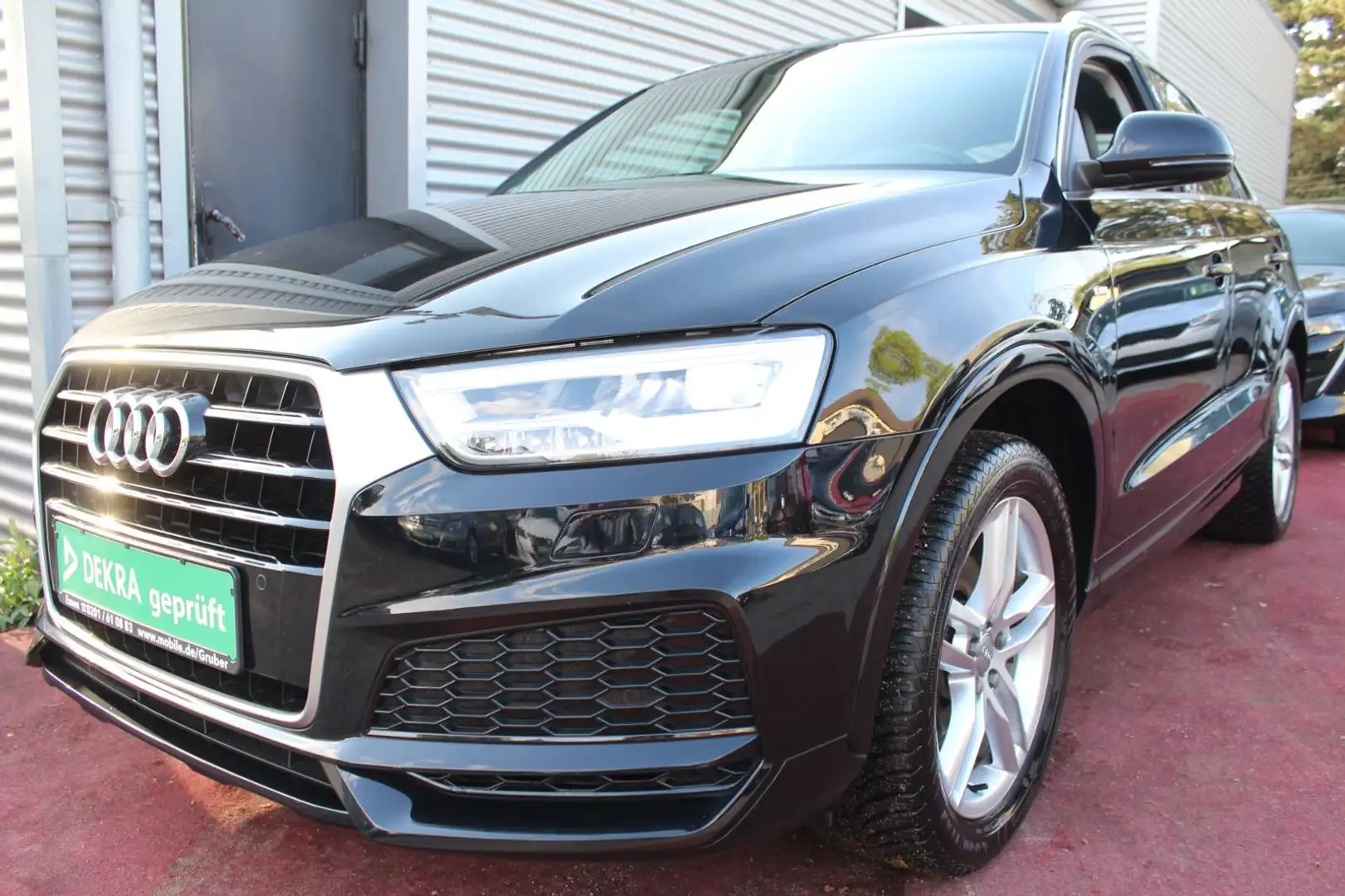 Audi Q3 SPORT 1.4 S-LINE KLIMA NAVI LED PDC 18.ZOLL Zwart - 1
