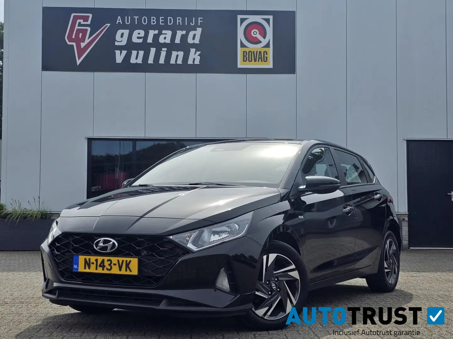 Hyundai i20 1.0 T-GDI Comfort CAMERA CRUISE CARPLAY Zwart - 1