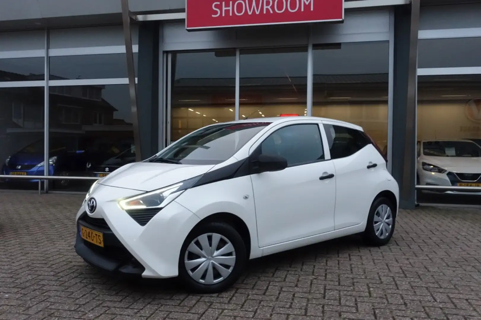 Toyota Aygo 1.0 VVT-I X-FUN 1e Eigenaar (All-in prijs) Blanc - 2