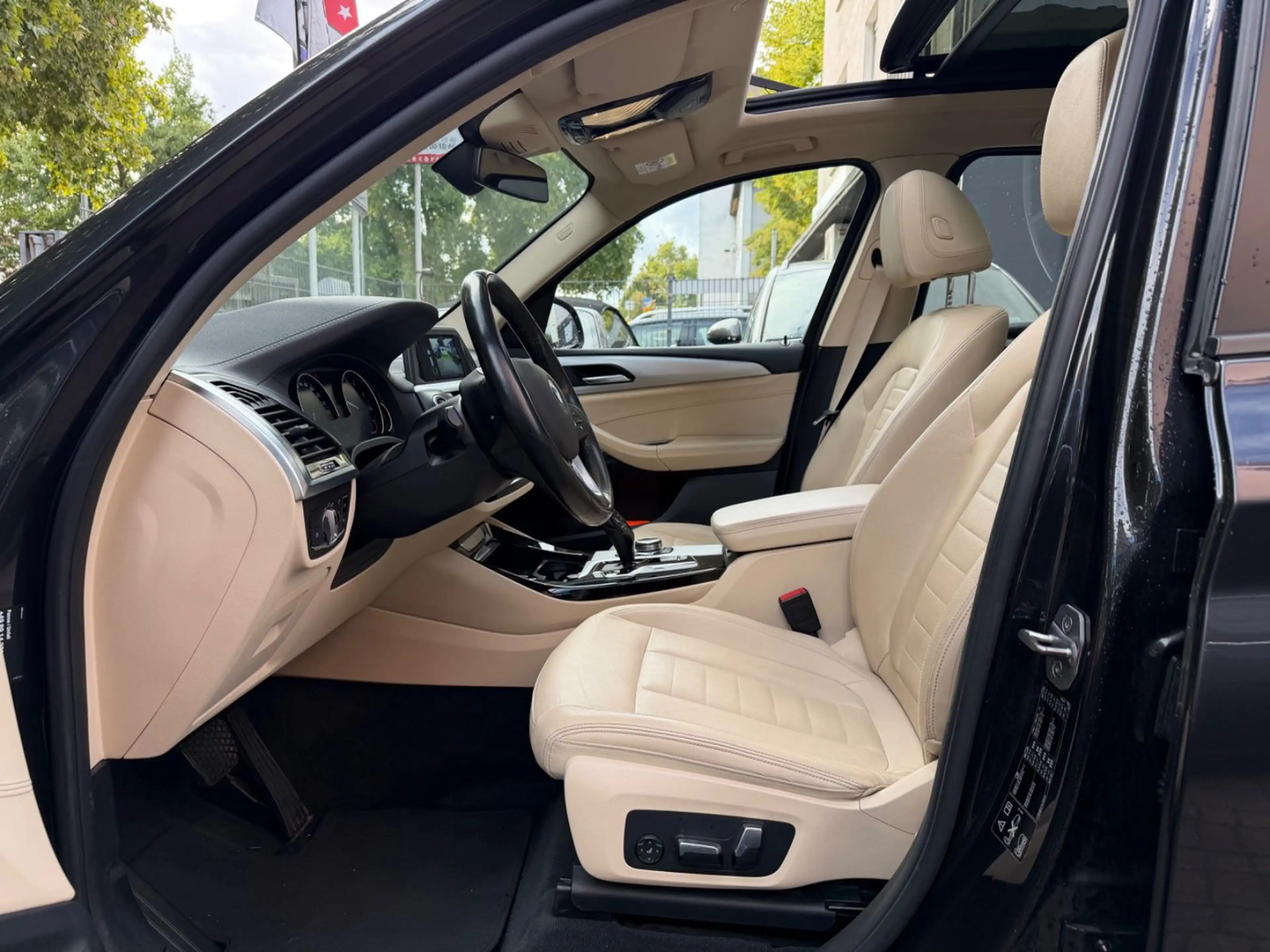 BMW X3 xDrive 20 i Advantage Leder AHK Standheizung — photo 14
