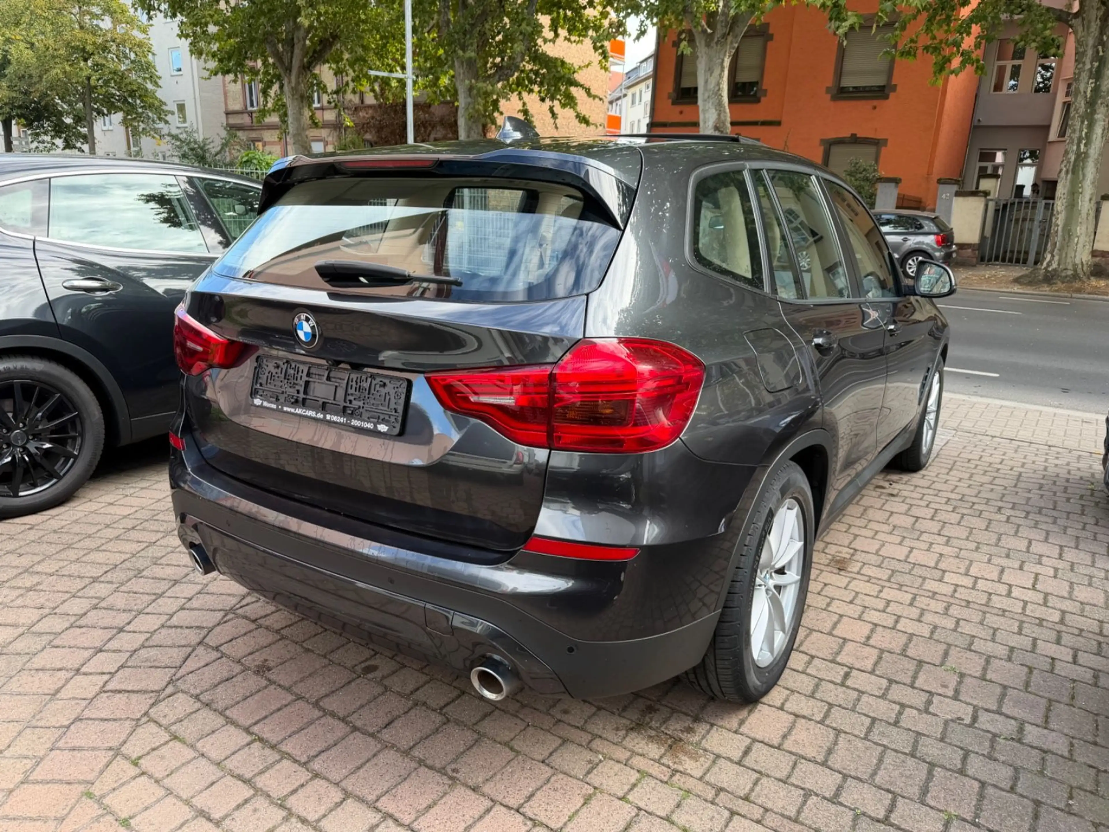 BMW X3 xDrive 20 i Advantage Leder AHK Standheizung — photo 4